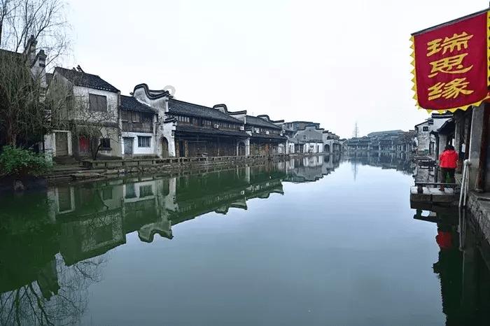买完新手机就给它套个保护壳,厂商费尽心思做出的手感不是白瞎了吗?